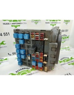 CAJA RELES / FUSIBLES RENAULT HR 400 18 / 26 PREMIUM E2 -...