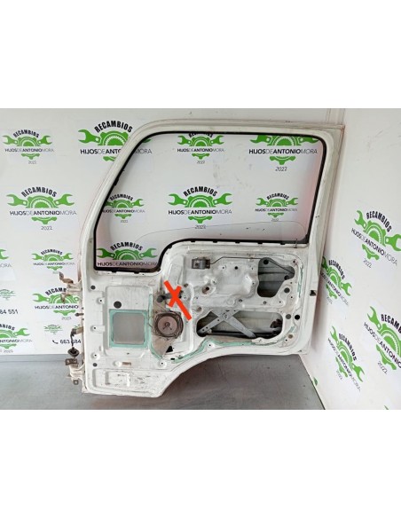 PUERTA DELANTERA DERECHA NISSAN CABSTAR - 98306