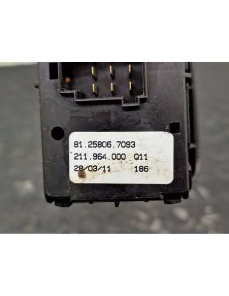 MANDO ELEVALUNAS DELANTERO IZQUIERDO  MAN TGX 35 XXX - 100516