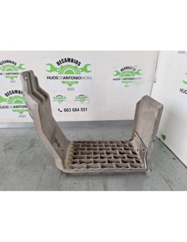 ESTRIBO DELANTERO IZQUIERO RENAULT M 230 - 100122