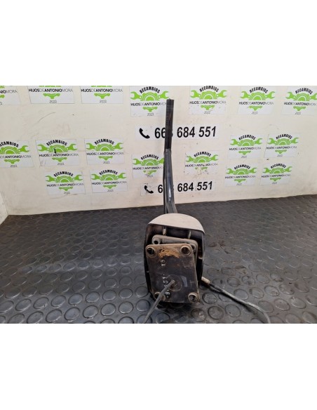 SOPORTE ESPEJO IZQUIERDO NISSAN CABSTAR - 09 06 - 104356