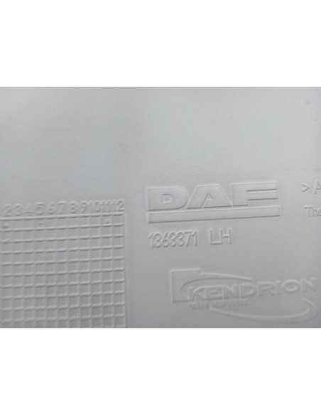 [113883] EMBELLECEDOR FARO IZQUIERDO - DAF SERIE CF 85 DESDE 01