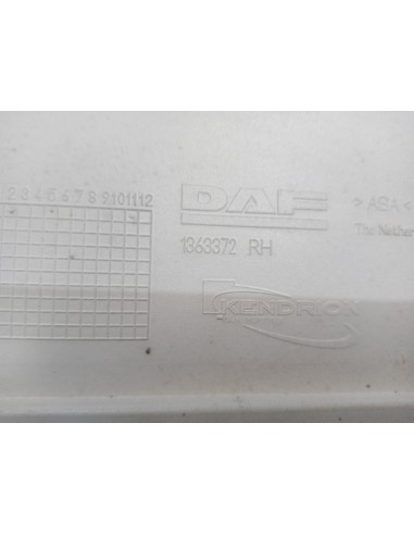 [113882] EMBELLECEDOR FARO DERECHO - DAF SERIE...