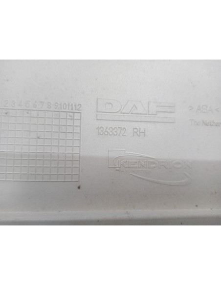 [113882] EMBELLECEDOR FARO DERECHO - DAF SERIE CF85.XXX AB06