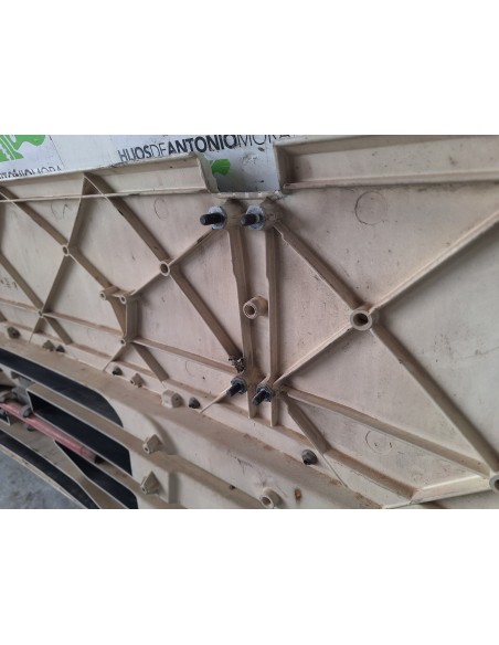 [113776] CALANDRA DELANTERA - VOLVO FL XXX (01/2006 - 01/2013)