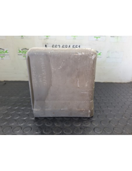 [113709] TAPA BATERIA - MERCEDES MB 100 D CAJA CERRADA / COMBI