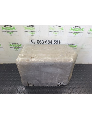 [113709] TAPA BATERIA - MERCEDES MB 100 D CAJA...