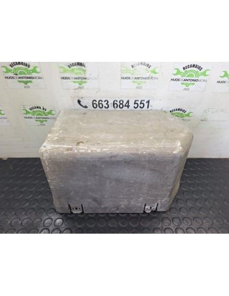 [113709] TAPA BATERIA - MERCEDES MB 100 D CAJA CERRADA / COMBI