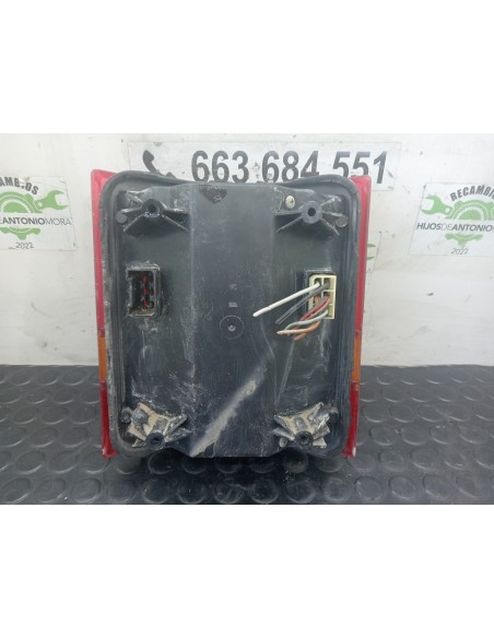 [113657] PILOTO TRASERO IZQUIERDO - MERCEDES MB 100 D CAJA CERRADA / COMBI