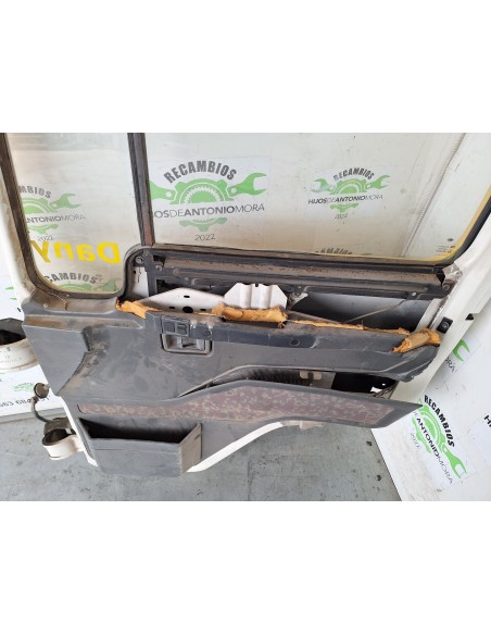 [113420] PUERTA DELANTERA DERECHA - NISSAN L35.95