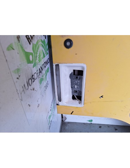 [113420] PUERTA DELANTERA DERECHA - NISSAN L35.95