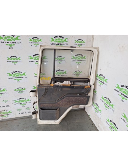 [113420] PUERTA DELANTERA DERECHA - NISSAN L35.95