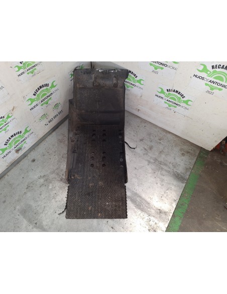 [113410] GUARDABARROS FIJO CABINA DERECHO - MAN TG-M 12.XXX