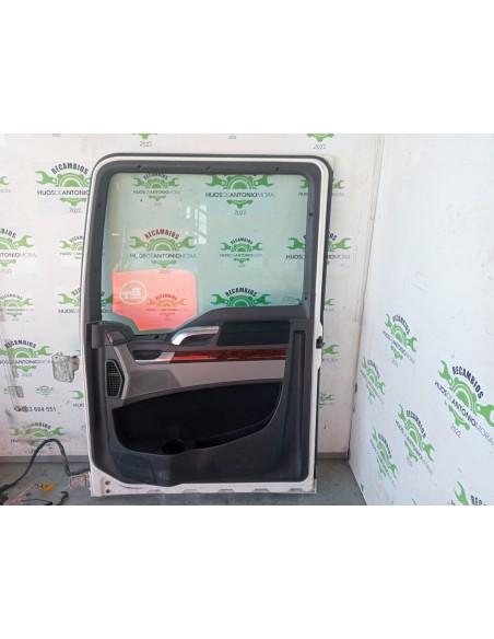 [113143] PUERTA DELANTERA DERECHA - MAN TGX 35.XXX (01/2007 - ...)