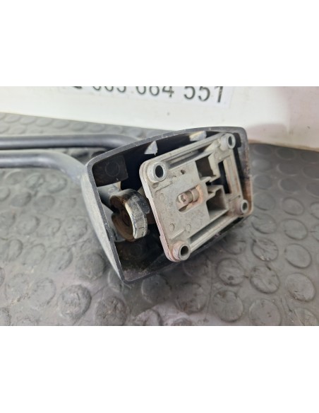 [112840] SOPORTE ESPEJO IZQUIERDO - NISSAN CABSTAR E (01/2002 - 12/2003)