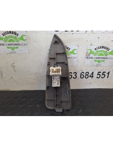 [112790] MANDO ELEVALUNAS DELANTERO DERECHO - NISSAN CABSTAR E (01/2002 - 12/2003)