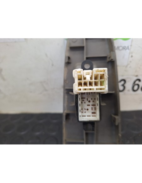 [112790] MANDO ELEVALUNAS DELANTERO DERECHO - NISSAN CABSTAR E (01/2002 - 12/2003)