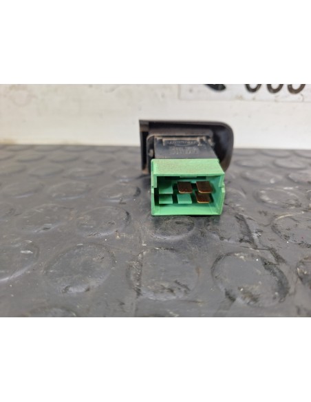 [112783] BOTON WARNING - NISSAN CABSTAR E (01/2002 - 12/2003)