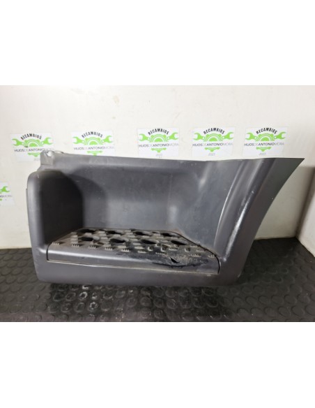 [112781] ESTRIBO DELANTERO IZQUIERO - NISSAN CABSTAR E (01/2002 - 12/2003)