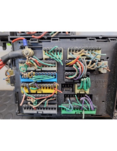 [112339] CAJA RELES / FUSIBLES - IVECO...