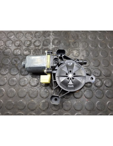 [111723] MOTOR ELEVALUNAS TRASERO DERECHO -...