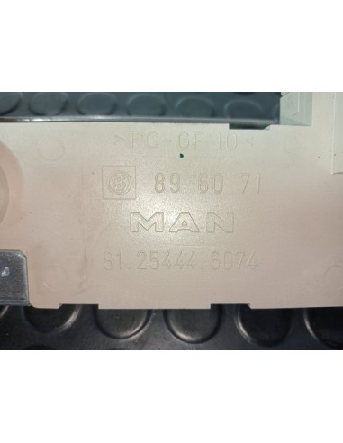 [113176] CAJA RELES / FUSIBLES - MAN TGX 35.XXX...