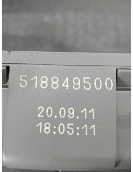 [112458] CAJA RELES / FUSIBLES - RENAULT MAGNUM 4XX.18/4XX.26 02 - (01/2001 - 12/2006)