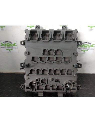 [112458] CAJA RELES / FUSIBLES - RENAULT MAGNUM...