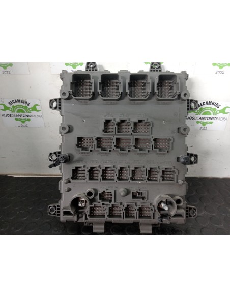 [112458] CAJA RELES / FUSIBLES - RENAULT MAGNUM 4XX.18/4XX.26 02 - (01/2001 - 12/2006)