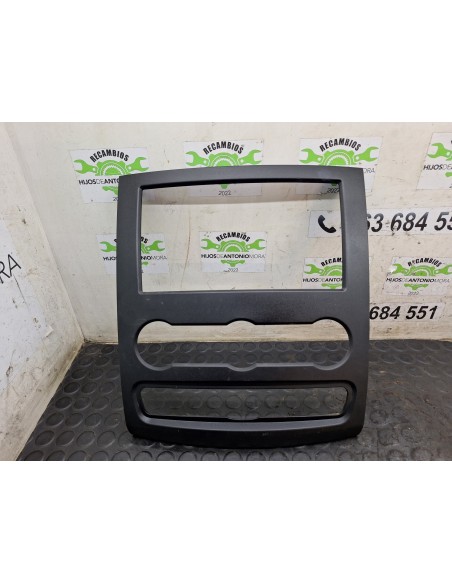 [112137] MOLDURA / CONSOLA RADIO - MERCEDES SPRINTER 02.00 - CAJA CERRADA (01/1999 - 01/2006)