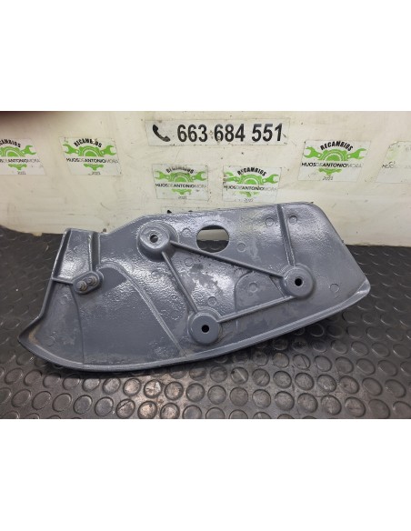 [113697] ESTRIBO DELANTERO DERECHO - RENAULT KERAX 2002 - E3 (01/2002 - 01/2006)