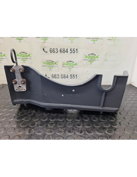 [113697] ESTRIBO DELANTERO DERECHO - RENAULT KERAX 2002 - E3 (01/2002 - 01/2006)