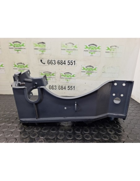 [113696] ESTRIBO DELANTERO IZQUIERO - RENAULT KERAX 2002 - E3 (01/2002 - 01/2006)