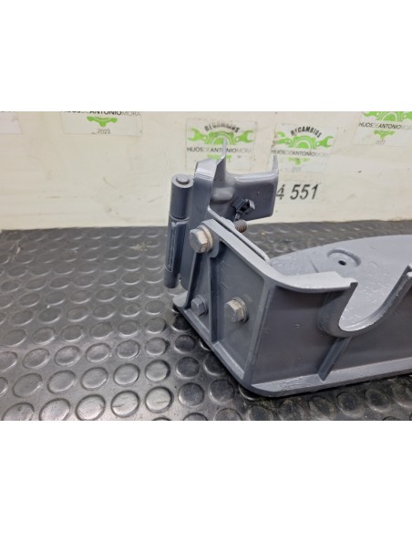 [113696] ESTRIBO DELANTERO IZQUIERO - RENAULT KERAX 2002 - E3 (01/2002 - 01/2006)