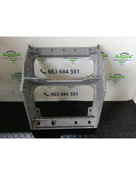 [113206] SOPORTE ESTRIBO DERECHO - RENAULT HR XXX.18/26 PREMIUM 01 - (01/2001 - 12/2006)