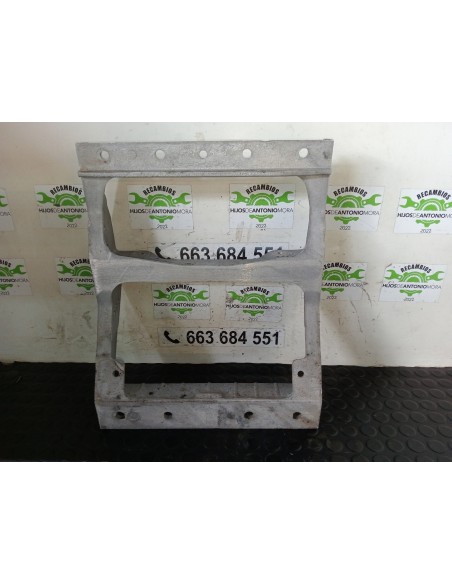 [113206] SOPORTE ESTRIBO DERECHO - RENAULT HR XXX.18/26 PREMIUM 01 - (01/2001 - 12/2006)