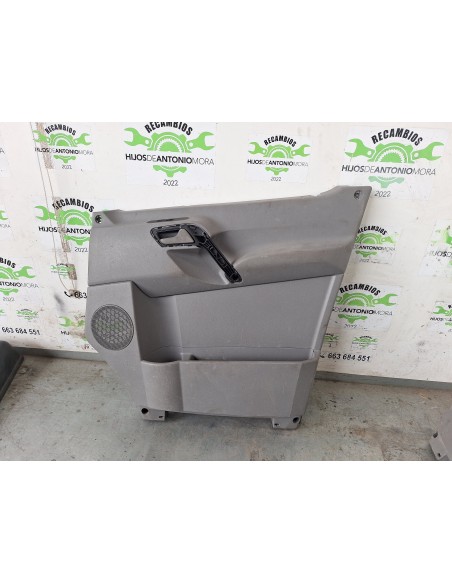 [112906] GUARNECIDO PUERTA DELANTERA DERECHA - MERCEDES SPRINTER 02.00 - CAJA CERRADA (01/1999 - 01/2006)