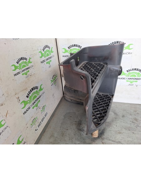 [111128] ESTRIBO DELANTERO IZQUIERO - RENAULT HR XXX.18/26 PREMIUM 01 - (01/2001 - 12/2006)