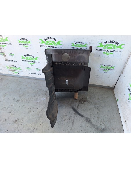 [111128] ESTRIBO DELANTERO IZQUIERO - RENAULT HR XXX.18/26 PREMIUM 01 - (01/2001 - 12/2006)