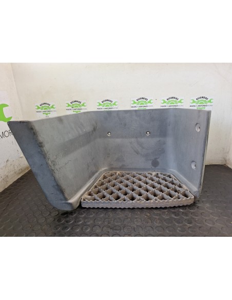 [111084] ESTRIBO DELANTERO DERECHO - IVECO EUROCARGO TECTOR (01/2001 - 12/2003)