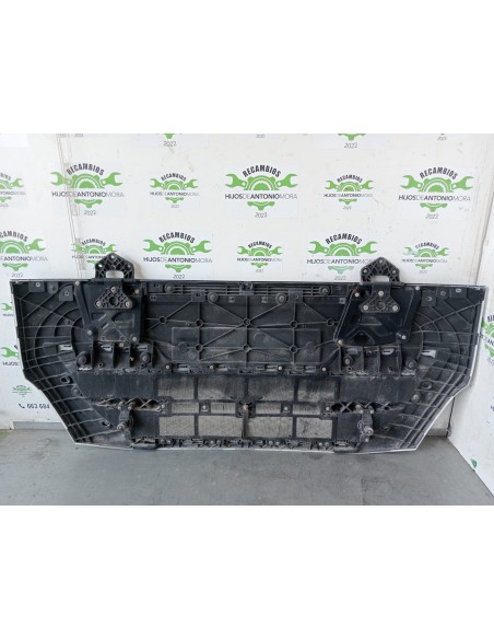 [110880] CALANDRA DELANTERA - IVECO STRALIS (AS) (01/2012 - 01/2019)