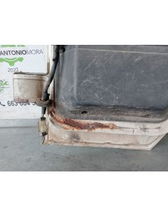 [110605] PUERTA DELANTERA DERECHA - NISSAN L35.95 2