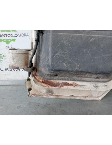 [110605] PUERTA DELANTERA DERECHA - NISSAN L35.95