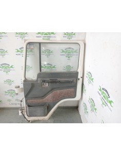 [110604] PUERTA DELANTERA DERECHA - NISSAN L35.95 2