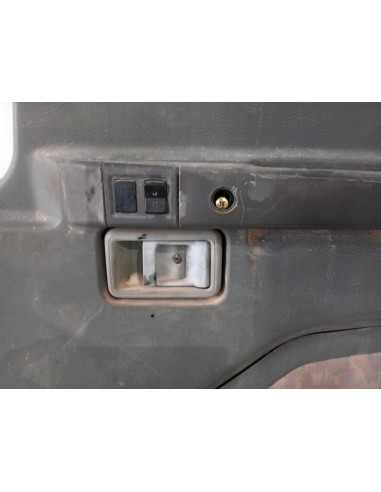 [110604] PUERTA DELANTERA DERECHA - NISSAN L35.95