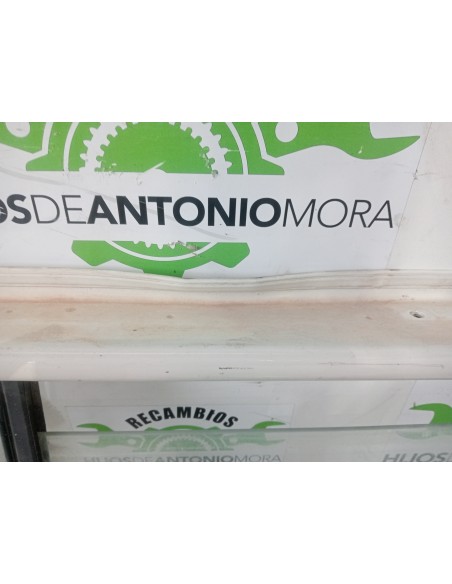 [110604] PUERTA DELANTERA DERECHA - NISSAN L35.95