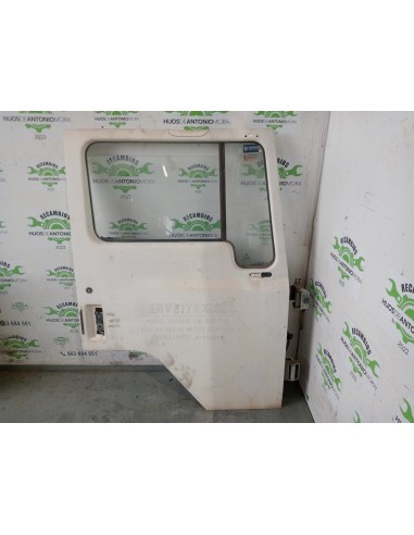 [110604] PUERTA DELANTERA DERECHA - NISSAN L35.95