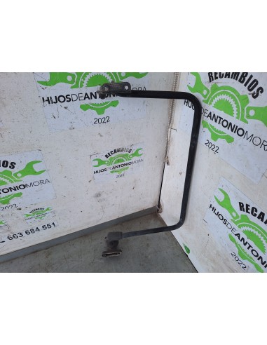 [110599] SOPORTE ESPEJO DERECHO - NISSAN L35.95