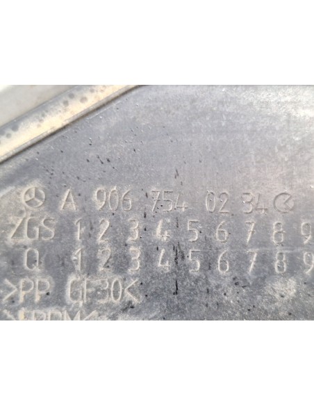 [110571] TAPA EXTERIOR COMBUSTIBLE - MERCEDES SPRINTER 02.00 - CAJA CERRADA (01/1999 - 01/2006)