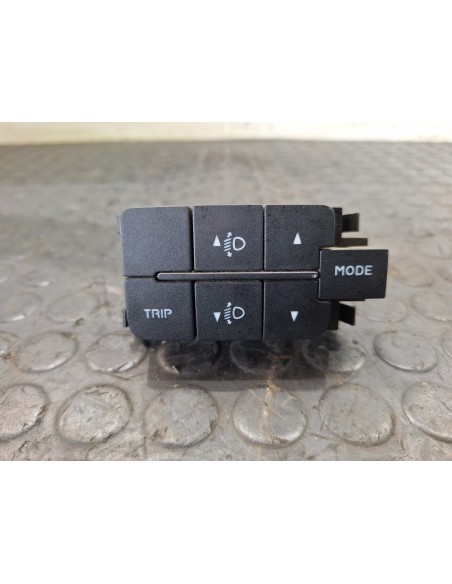 [110535] BOTONERA - IVECO DAILY CAJA ABIERTA / VOLQUETE (01/1989 - 01/1999)